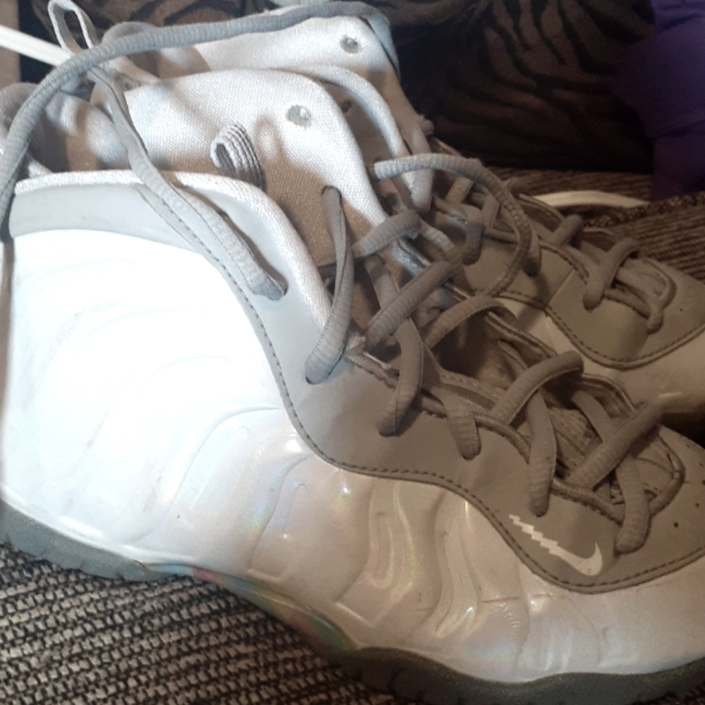 Girls size 1 Nikes